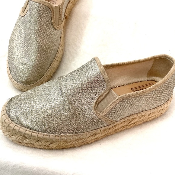 GOLD ESPADRILLE SLIP ON COMFORT SHOE SNEAKER SIZE 7.5/ 38 - Picture 1 of 16